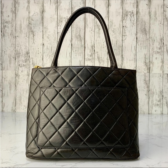 CHANEL Quilted Large Logo Black Calfskin Gold Medallion Tote - Picture 2 of 13